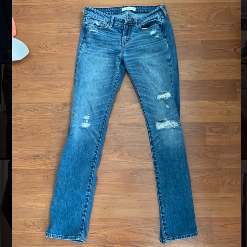A&F low rise distressed women’s jeans 4R w27 L33